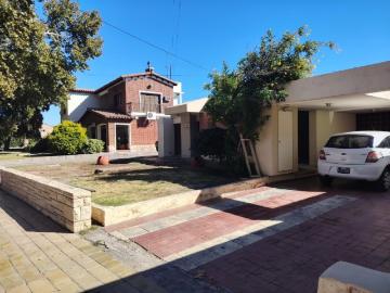 Casa 3hab, 3 Baños, 1100m De Terreno, A 1 Cuadra Plaza Santa Lucía Sobre Yrigoyen