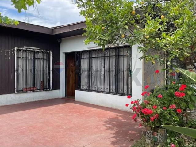 Casa 482 mt. 2 entre metro parron y lo ovalle | 4 dormitorios por 9100.00 en La Cisterna