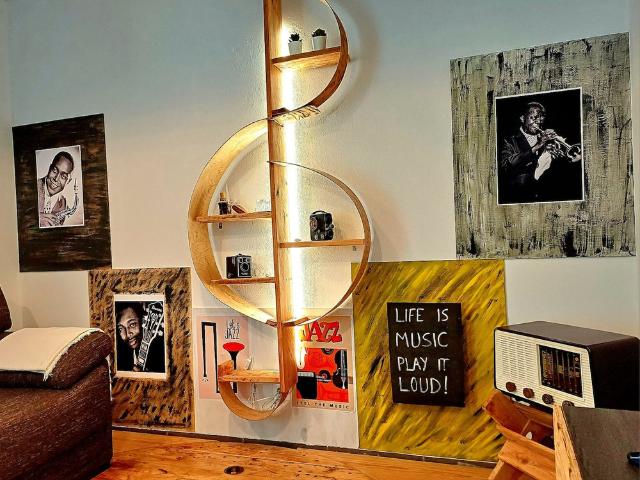 Casa 40th Music Wood House