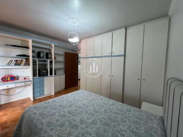 Casa 410m² com 5 Quartos e Suítes na Forquilhinha JMS