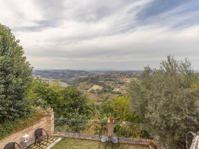 Casa 4 camere da letto, Montegiorgio Le Marche ES103336989