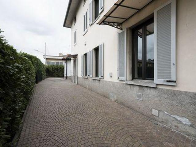 Casa 4 camere da letto, Fino Mornasco Como 22073 ES103964333