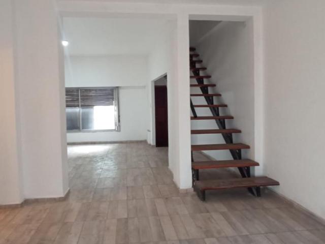 CASA 4 AMBIENTES C/GARAGE PATIO Permuta por Dpto. en Inmomap
