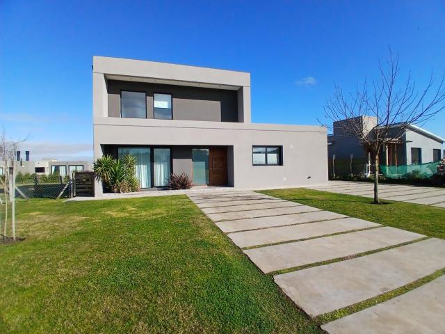 Casa 4 ambientes en Venta o Alquiler en Arenas chico