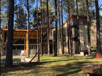 Casa 4 ambientes, gran parque y pileta 872m2 total