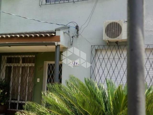 Casa 4 dormitórios, 01 banheiro, 2 suítes, garagem p/ 3 veículos, uma quadra da PUC