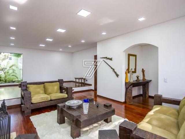 Casa, 4 dormitórios, 1 suíte, 5 banheiros, 4 vagas