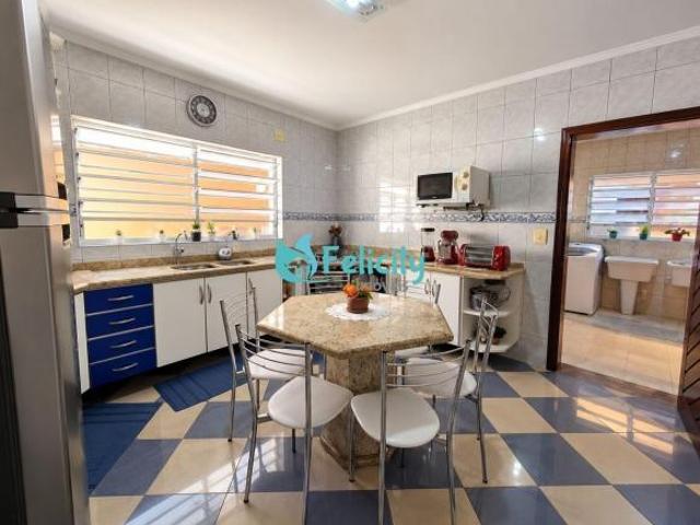 Casa, 4 dormitórios, 1 suíte, 5 vagas, 268 m² na Vila Jaguara
