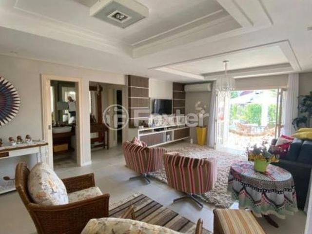Casa, 4 dormitórios, 209.28 m², em Centro