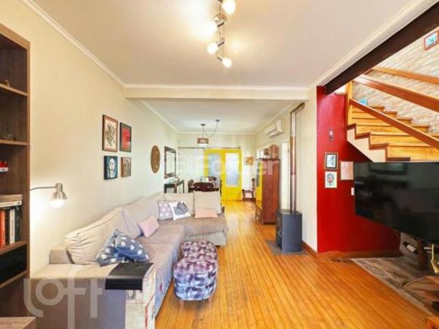 Casa, 4 dormitórios, 217 m², em Rio Branco