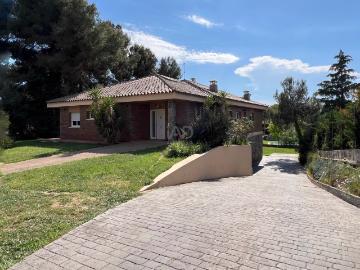 Casa 4 dormitorios 251 m2
