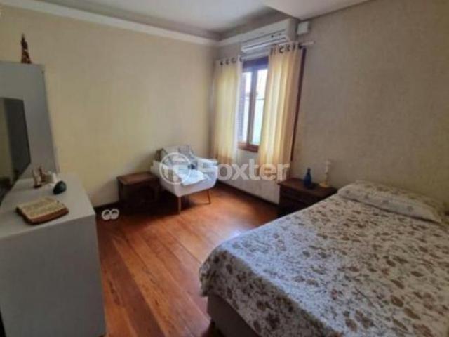 Casa, 4 dormitórios, 262 m², em Ponta Grossa
