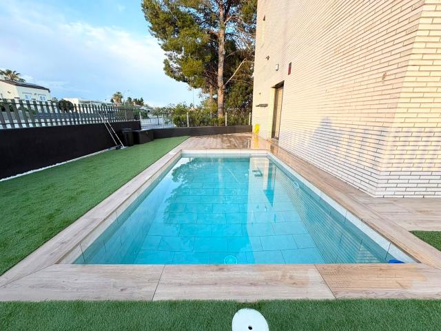 Casa 4 dormitorios 280 m2