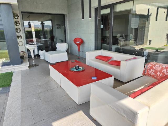 Casa 4 dormitorios 350 m2