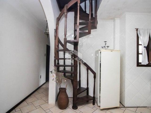 CASA/ 4 DORMITORIOS