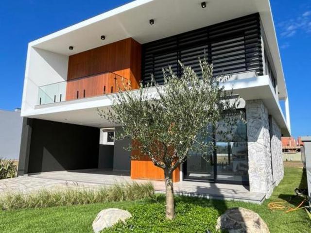 Casa 4 Dormitórios Bairro Condominio Arenas