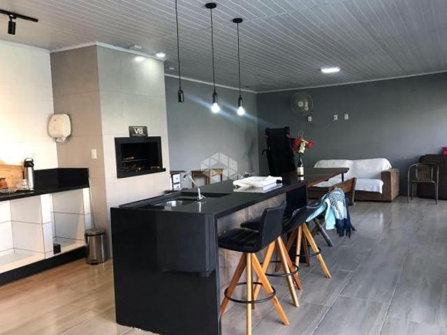Casa 4 dormitórios e piscina em Esteio