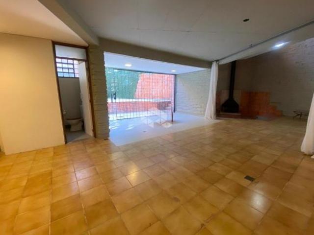 Casa, 4 dormitórios, sendo uma suíte no bairro Três Figueiras