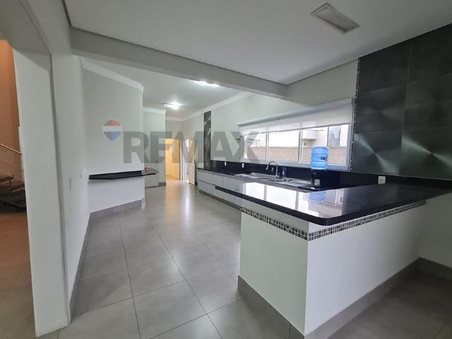 Casa 4 suítes para alugar