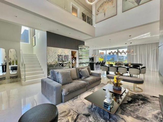 CASA 4 SUÍTES, 2 VAGAS, PISCINA PRIVATIVA, ALTO PADRÃO, DECORADA