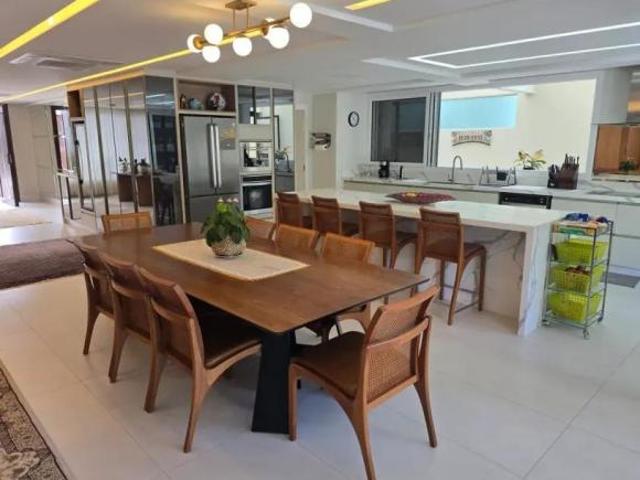 Casa 4 Quartos 5 Banheiros 4 Vagas na Asa Norte