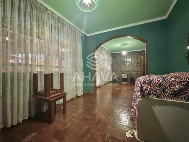Casa 4 Quartos 1 Suíte | 331m² Construídos | Lote 360m² | São João Batista | Próximo à Av. João Sa