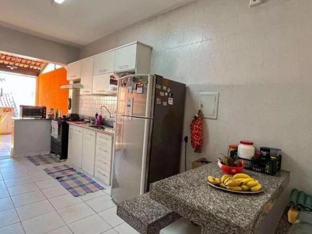 CASA| 4 QUARTOS | 1 SUITE | 3 BANHEIROS | 3 VAGAS