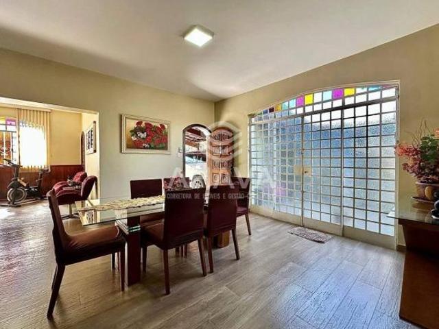 Casa 4 Quartos 2 Suítes 1 Semi Suite á venda Lote 360m² São João Batista Próximo à Av. João Sa