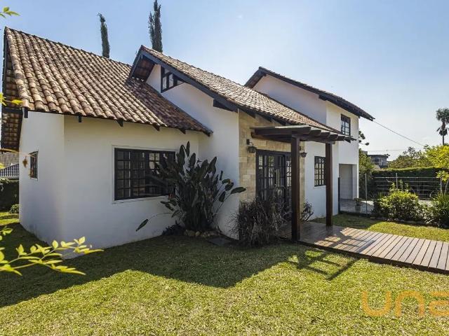 Casa 4 Quartos Butiatuvinha 192m²