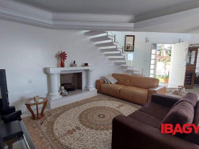 Casa 4 Quartos Centro 297m²