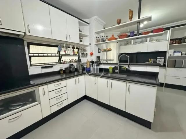 Casa 4 Quartos com 3 Suítes e 272m² Itaguaçu