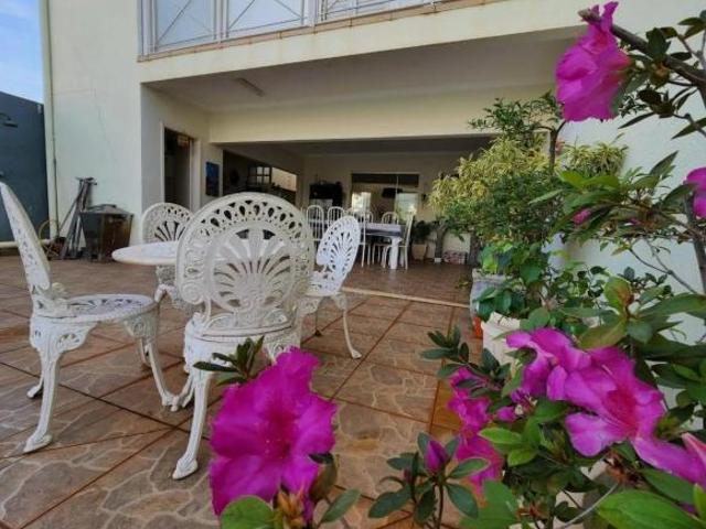 Casa 4 Quartos com 2 Suítes e 512m² Jardim Tropical