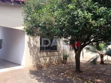 Casa 4 Quartos Escritório Churrasqueira Setor Urias Magalhães Casa de Rua com 4 Quarto s por R$ 589