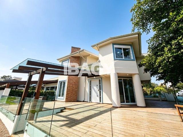 Casa 4 Quartos Jurerê 204m²