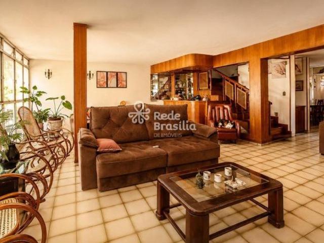 Casa 4 quartos original à venda na Asa Sul Brasília DF Aceita Financiamento FGTS Avalia permuta