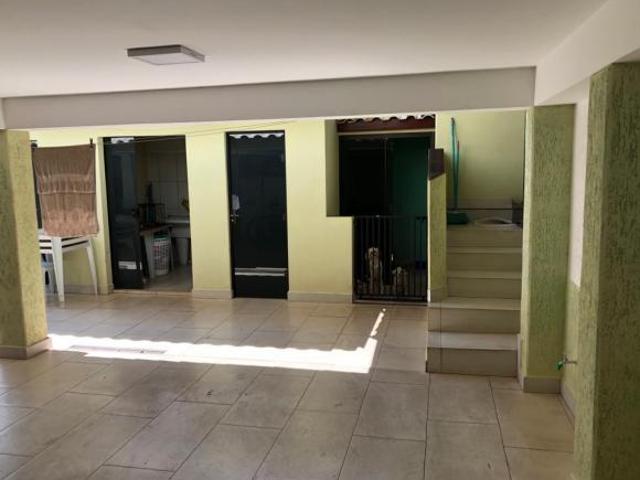 Casa 4 quartos, piscina, Churrasqueira, Centro