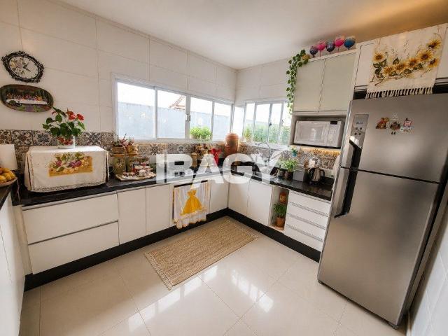 Casa 4 Quartos Saco Grande 465m²