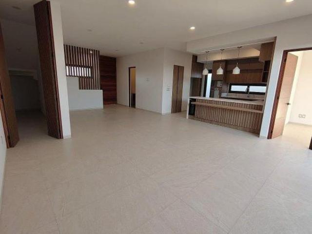 Casa 4 Recámaras | Acabados Premium, Zona Norte