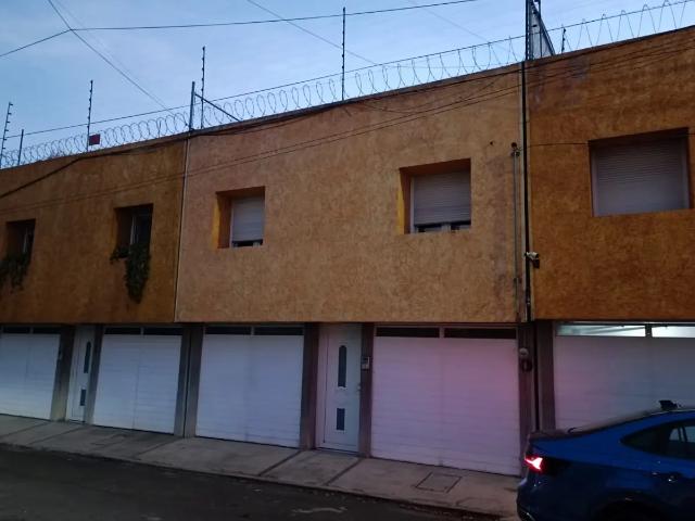 Casa 4 recámaras en la zona de la paz muy cerca del Edificio de Telmex
