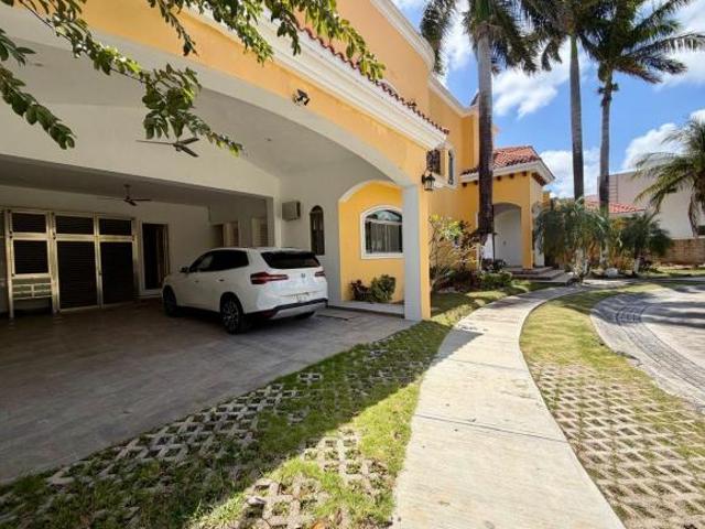 Casa 4 recámaras, en Renta/Venta en Villa Magna, Cancún