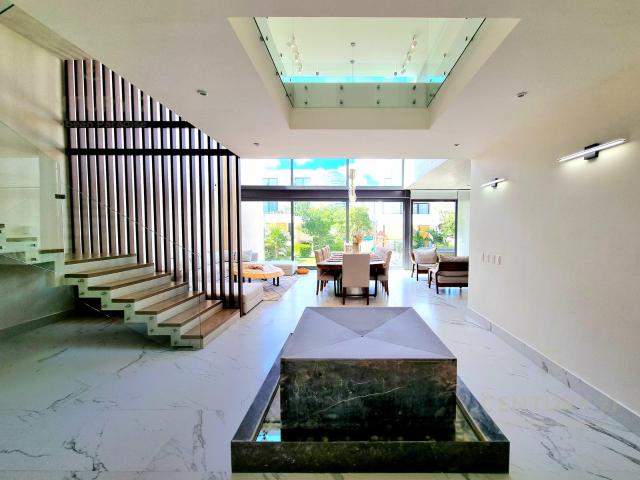 Casa 4 Recamaras en Venta en Puerto Cancun | Con Piscina Privada | C3807
