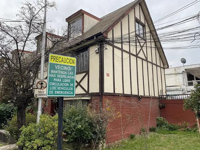 Casa 4d2b 2e condominio av. macul/ los alerces metro línea 8