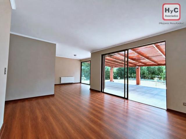 Casa 4Dorm Amplio Patio con Piscina | 4 dormitorios por 9790.00 en Colina