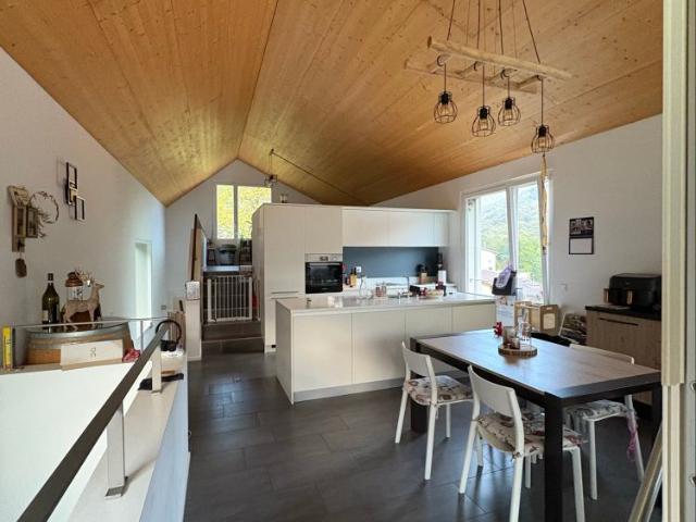 Casa 5,5 locali con ampio giardino privato