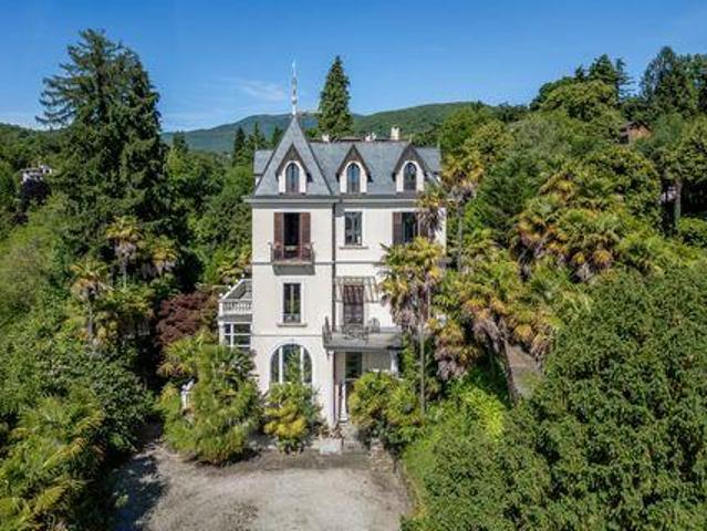 Casa 5 camere da letto, Luino Varese 21016 DS90769028