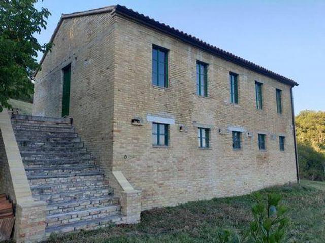 Casa 5 camere da letto, Palmiano Le Marche 63092 DS103964136