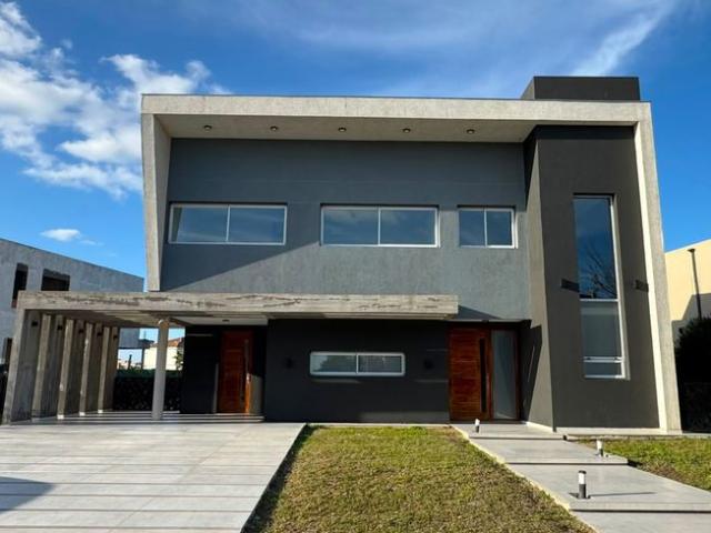 CASA 5 AMBIENTES EN ALQUILER EN TERRALAGOS