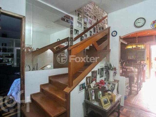 Casa, 5 dormitórios, 200 m², em Petrópolis