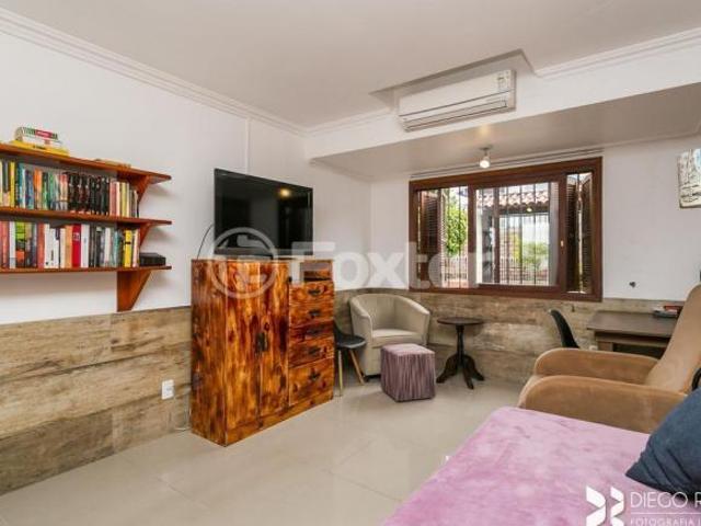 Casa, 5 dormitórios, 220 m², em Cavalhada