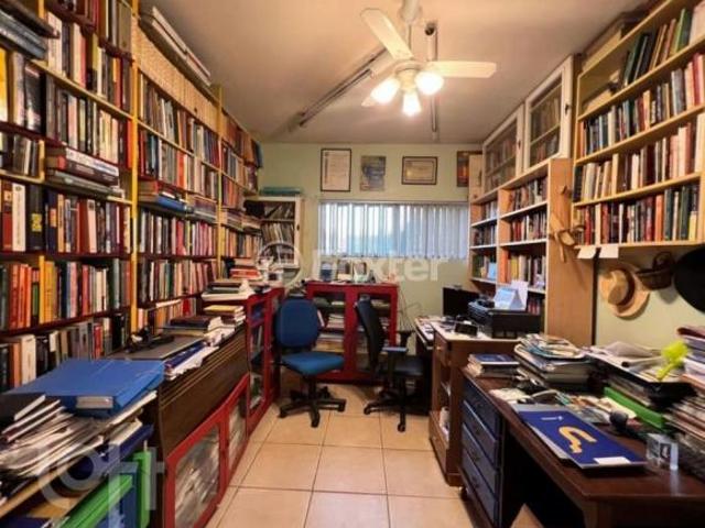 Casa, 5 dormitórios, 266.6 m², em São José
